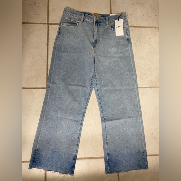 7 for All Mankind Luxe Vintage Alexa High Rise Cropped Jeans - Picture 10 of 12